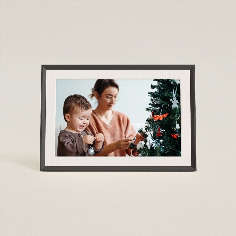 Aura Carver Mat digital picture frame